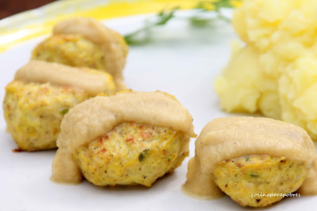 Albóndigas de pollo y coliflor