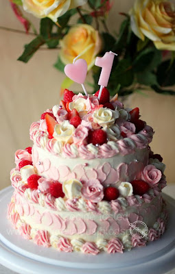 Pink Birthday Cake on Happy Birthday My Dearest Niece  Iris  First Birthday Cake  Strawberry