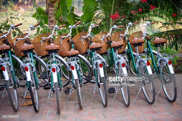 thuê xe đạp di chuyển giữa các điểm du lịch Lào gân nhau