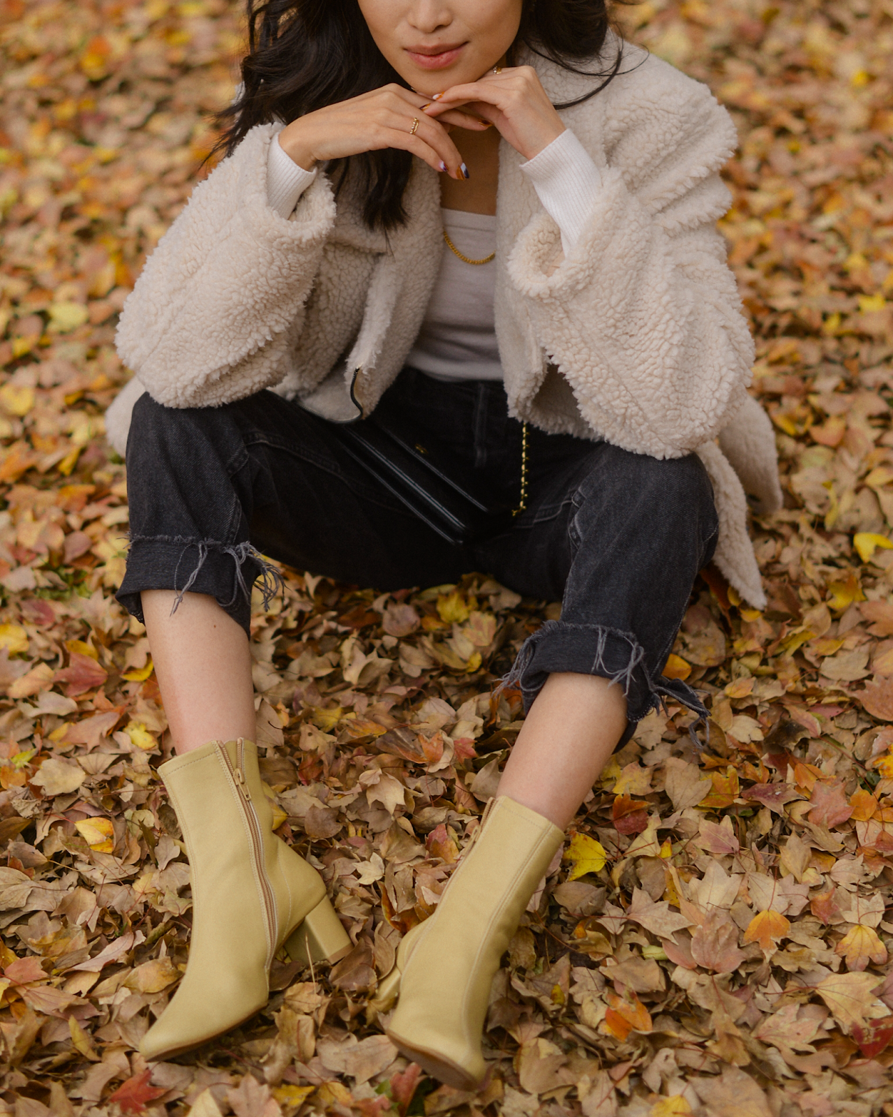 Fall outfit, shearling jacket and beige booties, foliage outfit in Tokyo - FOREVERVANNY