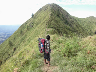 trekking vacations, trekking tours indonesia, mount andong, mt andong