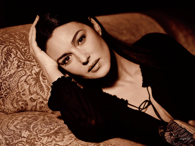 Sexy Italian Actress Monica Bellucci Hot Wallpapers