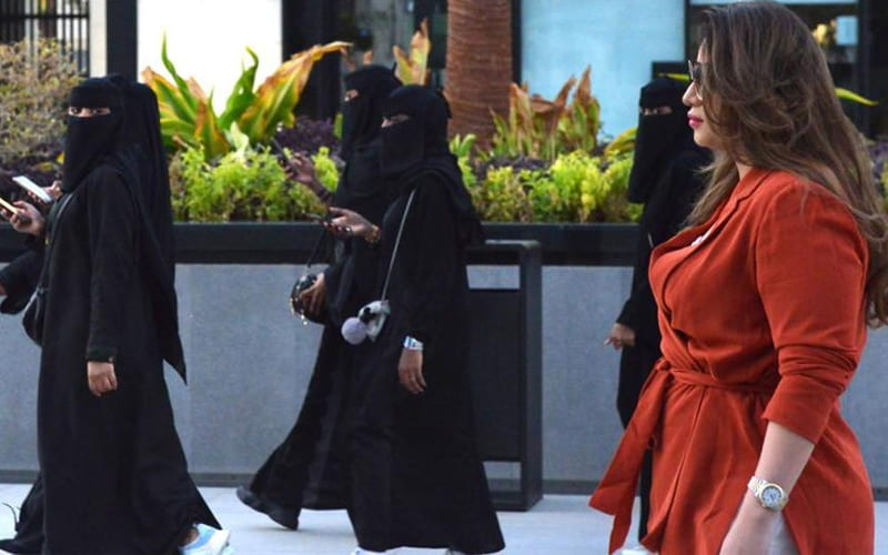What Foreign Women should Wear in Saudi Arabia!