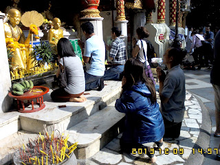 Gaurav Gupta on tour with local ChiangMai tour guide to Doi Suthep temple on 09 nov 2013