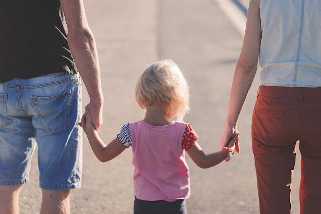 little girl with parents