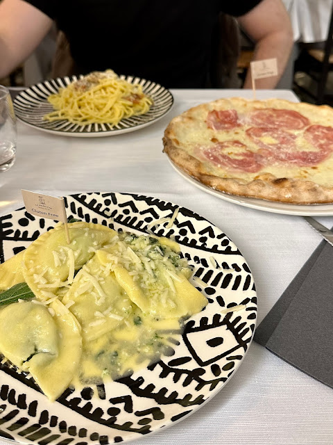 If you're going to Rome, Italy and need to eat gluten free, you need to read this celiac's guide to gluten free cannoli, pizza & more in Rome.