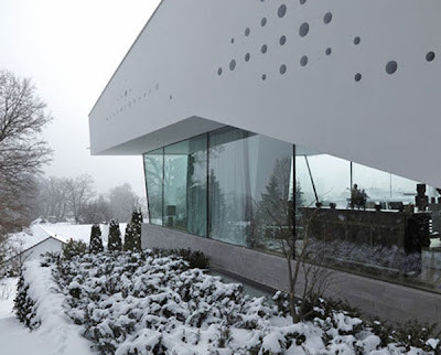 Review, Crisp, White, Angle, cantilever, 'R House', in Germany