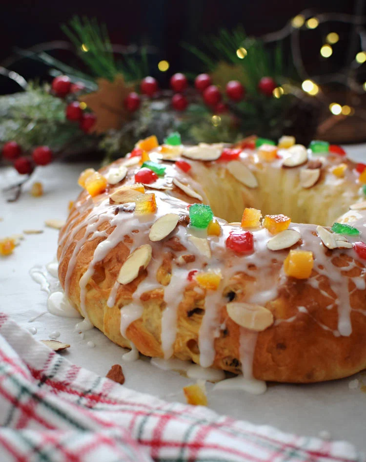 Rosca navideña de frutas confitadas