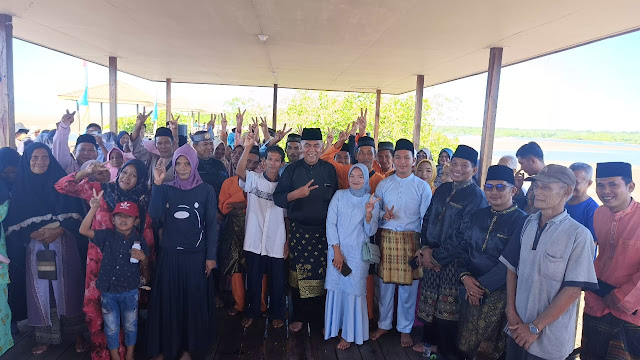 Kunker ke Kampung Sebala, Bupati Wan Siswandi Tinjau Industri Rumahan Pengolahan Kepiting Rajungan