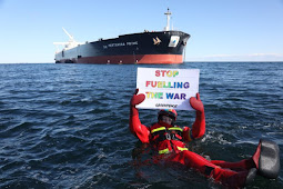Kapal Tanker Pertamina dari Rusia yang Diblokade Greenpeace Denmark Berlayar