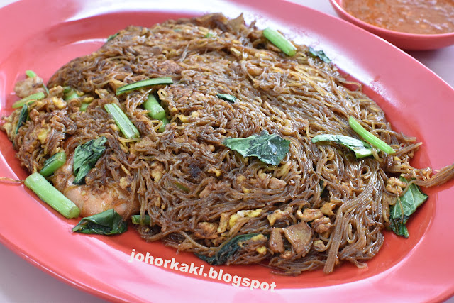 Ah Kaw the Creator of JB's San Low Bee Hoon 亚九咖哩鱼头店