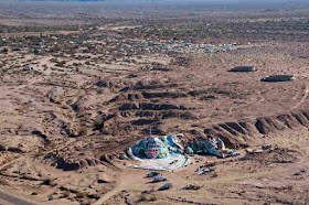 Vista aérea de Slab City y Salvation Mountain