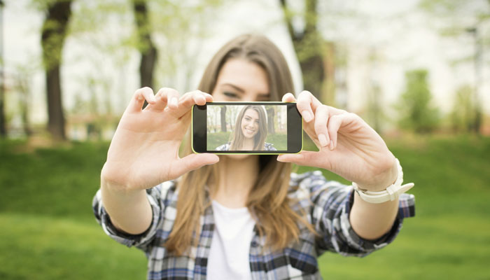 Mengapa Hidung Kita Tampak Lebih Besar ketika Selfie?