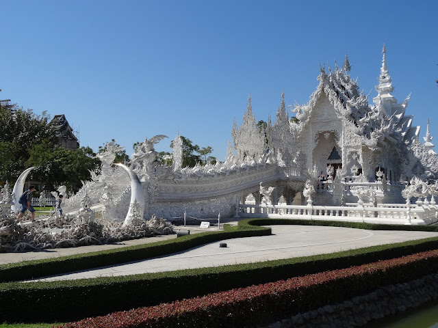 white temple wat rong khun chiang rai thailand