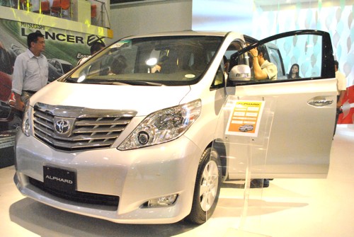 2011 Toyota Alphard Luxury MPV Front View