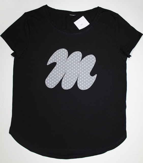 camiseta con inicial M
