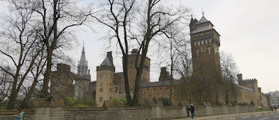 Torre del Reloj, uno de los monumentos más importantes de Cardiff.