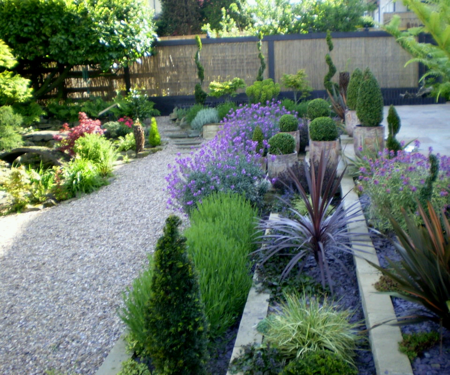 Modern beautiful home gardens designs ideas. | New home designs