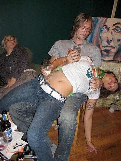 Passed Out Drunk Girls Pictures26