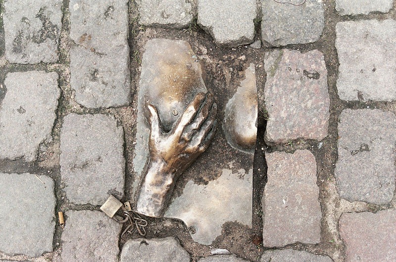 bronze_relief_Oudekerksplein_Amsterdam