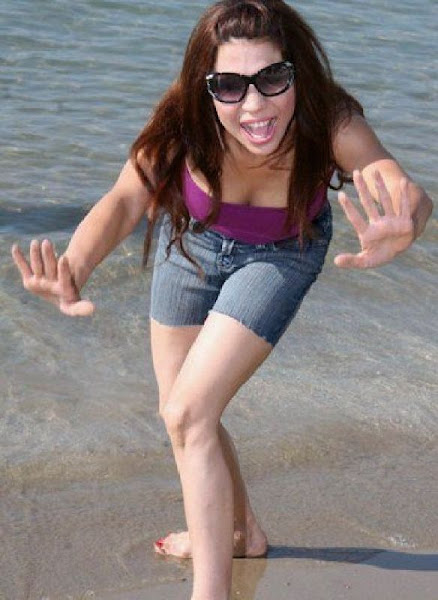 World best  girls wallpapers collection: young girl dancing on beach