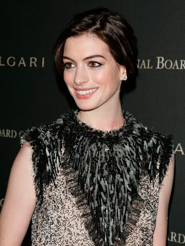 Anne Hathaway Makeup Looks. red lips like anne hathaway#39;s