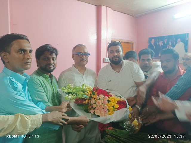 গোলাম ফারুক খোকন কে ফুল দিয়ে শুভেচ্ছা জানিয়েছেন কাশিপুর ইউনিয়ন যুবদল