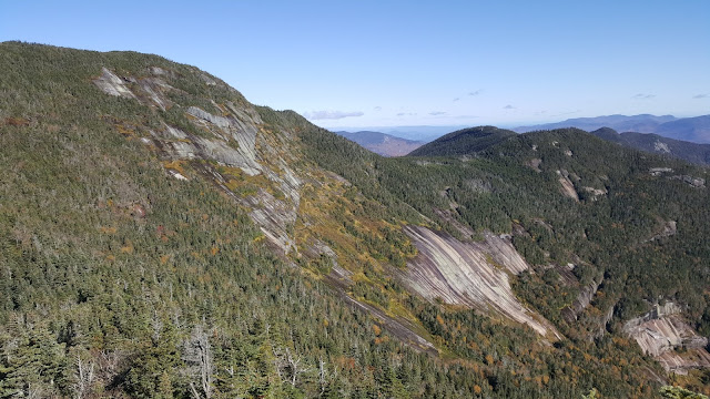 Vue à partir du sommet du mont Pyramide