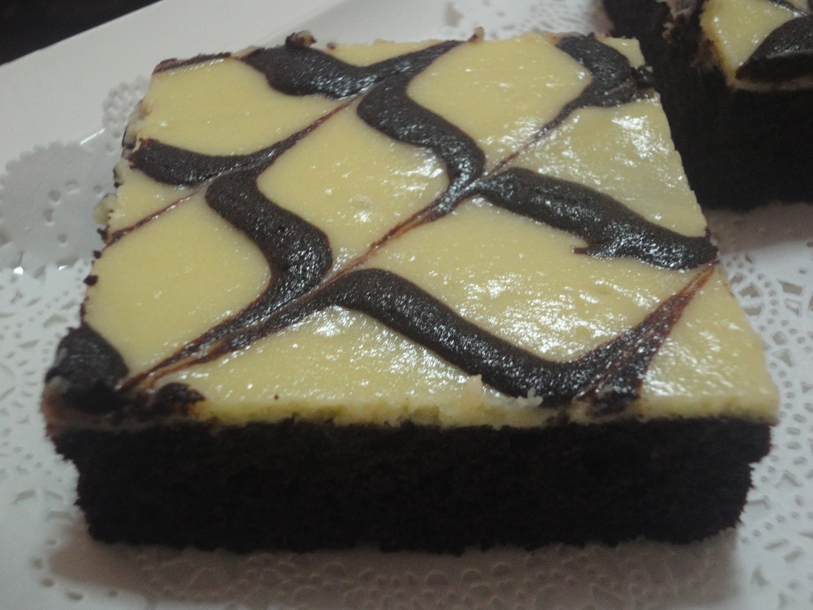 JUICY CAFE: MARBLE CHEESE BROWNIES