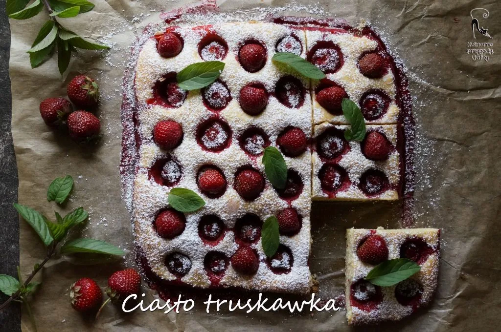 czerwone-truskawki-w-ciescie