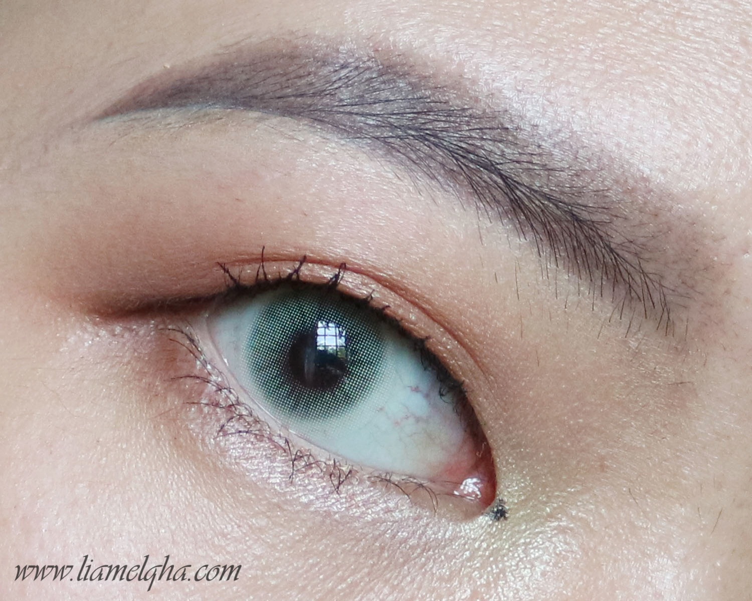 Tutorial Make Up Mata Natural Menggunakan Eyeshadow Inez