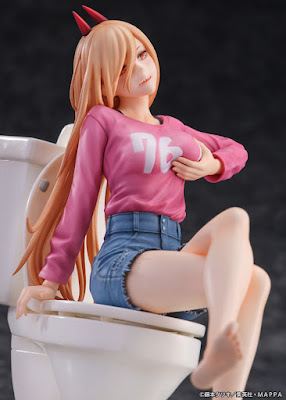 Figura de Power tocándose las tetas en Chainsaw Man