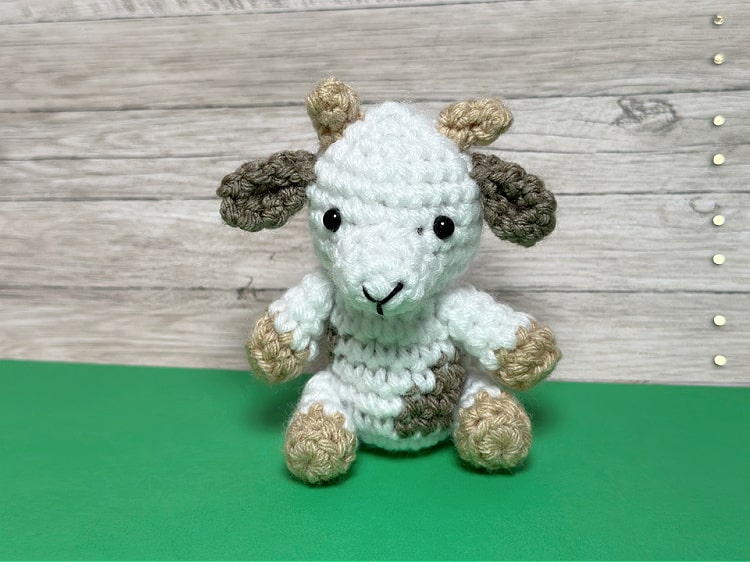 Learn how to make basic amigurumi bodies in 9 different ways