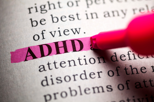 Apa Itu Penyakit ADHD : Pengertian, Gejala, Penyebab Pengertian ADHD ADHD atau attention deficit hyperactivity disorder lebih sering dikenal dengan istilah hiperaktif. ADHD merupakan gangguan jangka panjang yang menyerang jutaan anak dengan gejala-gejala yang dapat berlangsung hingga dewasa. Siapa saja memiliki kemungkinan untuk menderita ADHD, tapi kondisi ini umumnya dialami oleh orang-orang dengan gangguan belajar.  Beberapa gejala dalam perilaku yang dialami penderita ADHD meliputi sulit konsentrasi serta munculnya perilaku hiperaktif dan impulsif. Gejala-gejala ADHD umumnya terlihat sejak usia dini dan cenderung makin jelas ketika terjadi perubahan pada situasi di sekitar sang anak, misalnya mulai belajar di sekolah. Sebagian besar kasus ADHD terdeteksi pada usia 6-12 tahun. Anak-anak dengan ADHD cenderung rendah diri, sulit berteman, serta memiliki prestasi yang kurang memadai.  ADHD cenderung lebih sering terjadi dan mudah terdeteksi pada laki-laki daripada perempuan. Contohnya anak laki-laki umumnya memiliki perilaku yang lebih hiperaktif sementara anak perempuan cenderung lebih diam, tapi sulit berkonsentrasi.   Gejala ADHD Gejala-gejala ADHD umumnya terlihat sejak usia dini, yaitu sebelum usia enam tahun dan cenderung makin jelas ketika terjadi perubahan pada situasi di sekitar sang anak, misalnya mulai belajar di sekolah. Sebagian besar kasus ADHD terdeteksi pada usia 6-12 tahun dengan gejala yang meliputi: Sulit berkonsentrasi Sulit mematuhi instruksi Cenderung terlihat tidak mendengarkan Mudah merasa bosan Tidak bisa diam atau gelisah Tidak sabar Sering lupa dan kehilangan barang, misalnya alat tulis Kesulitan dalam mengatur Sering tidak menyelesaikan tugas yang diberikan dan beralih-alih tugas Selalu bergerak atau sangat aktif secara fisik Bertindak tanpa berpikir panjang Kurang memahami bahaya atau konsekuensi buruk Sering memotong pembicaraan orang lain  Berbeda dengan gejala-gejala ADHD pada anak-anak dan remaja yang mudah dikenali, gejala ADHD pada orang dewasa termasuk sulit dideteksi. Para pakar menduga bahwa gejala ADHD yang dialami seseorang saat dewasa berawal dari masa kanak-kanak.  Gejala-gejala ADHD yang umumnya dialami anak-anak dan remaja di atas juga terkadang dialami oleh penderita dewasa, tapi dengan intensitas yang berbeda. Perilaku hiperaktif biasanya akan berkurang, sementara gejala sulit konsentrasi cenderung bertambah parah seiring meningkatnya tekanan hidup.  Penderita ADHD dewasa umumnya akan mengalami masalah dalam pendidikan maupun pekerjaan, misalnya karena kemampuan organisasi yang buruk atau tidak bisa menentukan prioritas. Kehidupan dan hubungan sosialnya juga bisa terhambat, contohnya sulit memiliki teman atau pasangan.  ADHD tidak akan memicu gangguan psikologis atau perkembangan lain. Tetapi kondisi ini biasanya dapat dialami bersamaan dengan beberapa gangguan lain seperti depresi, gangguan bipolar, serta gangguan obsesif kompulsif atau OCD.   Penyebab ADHD Penyebab ADHD belum bisa diketahui dengan pasti. Tetapi sejumlah penelitian menunjukkan bahwa risiko seseorang untuk menderita kondisi ini dapat disebabkan oleh kombinasi dari beberapa faktor. Faktor keturunan. Memiliki ibu, ayah, atau saudara dengan kondisi yang sama atau gangguan mental lain. Kelahiran prematur Kelainan pada struktur atau fungsi otak Kerusakan otak yang terjadi dalam kandungan atau usia dini Ibu yang menggunakan obat-obatan terlarang, mengonsumsi minuman keras, serta merokok selama masa kehamilan Ibu yang terpajan racun dari lingkungan sekitar, misalnya senyawa bifenil poliklorin (PCB) Pajanan racun dari lingkungan sekitar pada masa anak-anak, misalnya timah yang terdapat dalam cat   Nah itu dia bahasan dari apa itu penyakit ADHD. Melalui bahasan di atas bisa diketahui mengenai pengertian, gejala, dan penyebab dari penyakit ADHD. Mungkin hanya itu yang bisa disampaikan dalam artikel ini, mohon maaf bila terjadi kesalahan di dalam penulisan, dan terimakasih telah membaca artikel ini."God Bless and Protect Us"