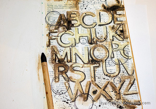 Layers of ink - Mixed Media Alphabet Art Journal tutorial by Anna-Karin Evaldsson.