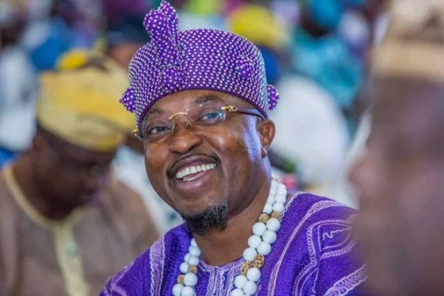 Osun monarch spotted clearing bushes with community members