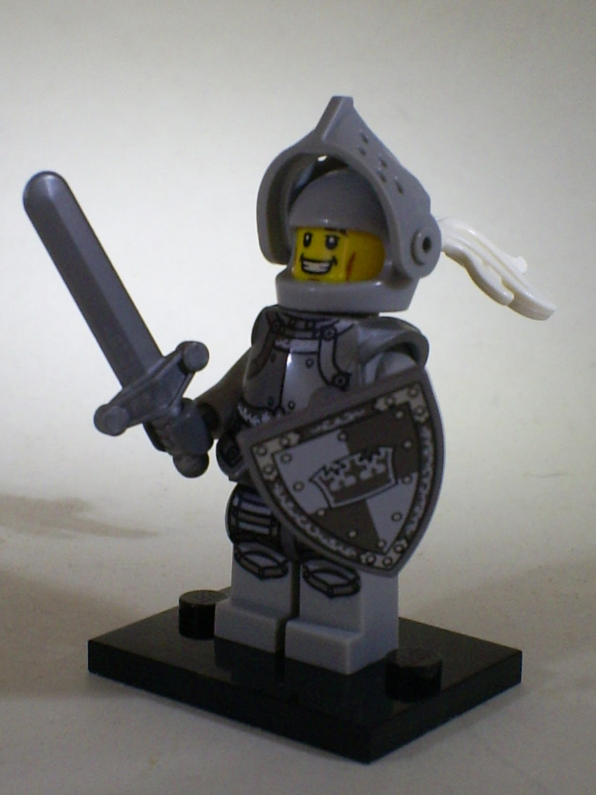 2013 LEGO Minifigures Series 9 Heroic Knight Review - Bricks and Bloks
