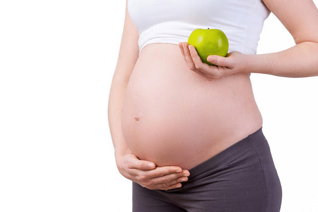  dia harus mengambil banyak perawatan khusus termasuk dalam memilah makanan yang tepat unt Manfaat Makan Buah Apel Selama Kehamilan