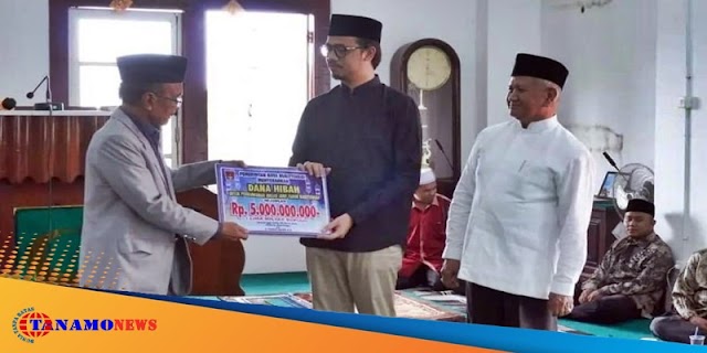 Wako Serahkan Dana Hibah Rp5 M Untuk Masjid Jami' Tarok