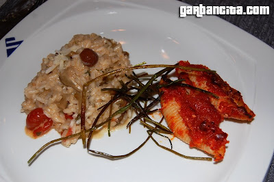 Risotto con funghis y conchas rellenas de salami y requesón