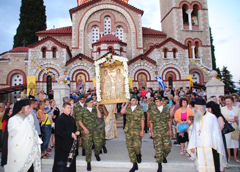 Αρχιερατικός εσπερινός στην πανηγυρίζουσα ενορία Αγ.Αναργύρων Βέροιας (φώτο-βίντεο)