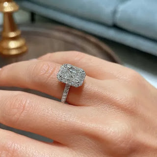 Ethical diamond rings from labs