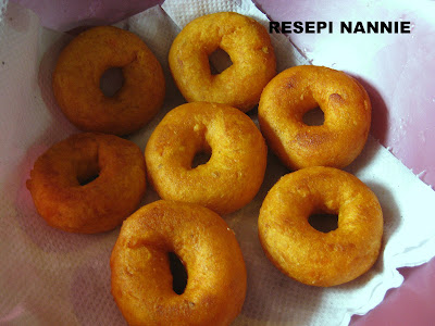 RESEPI NENNIE KHUZAIFAH: Kuih keria