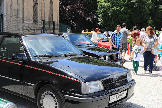 concentración coches clásicos en Munoa