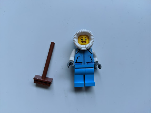 Picture of the Minifigure, front view.