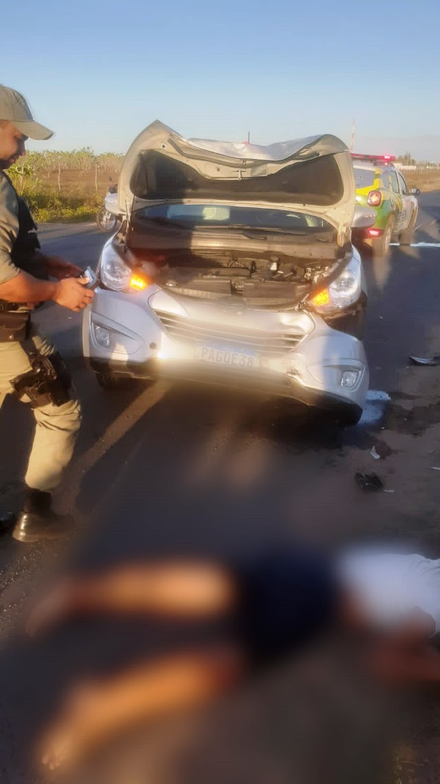 Colisão entre carro e moto deixa jovem morto na PI-116 em Luís Correia