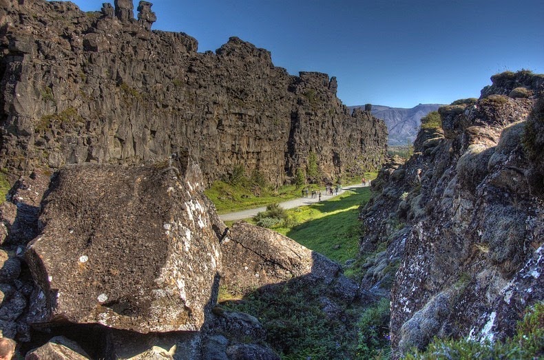 mid-atlantic-ridge-iceland-02