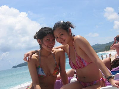 Foto cewek Indo sexy hot honey on the beach, toket perawan, susu perawan memek