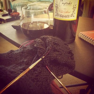 Knitting Wine She Knits in Pearls