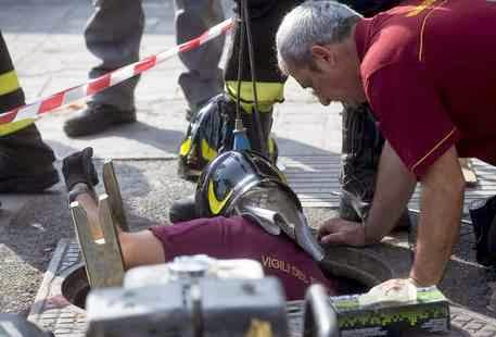 Roma, esplode un tombino, feriti 3 operai: uno é grave